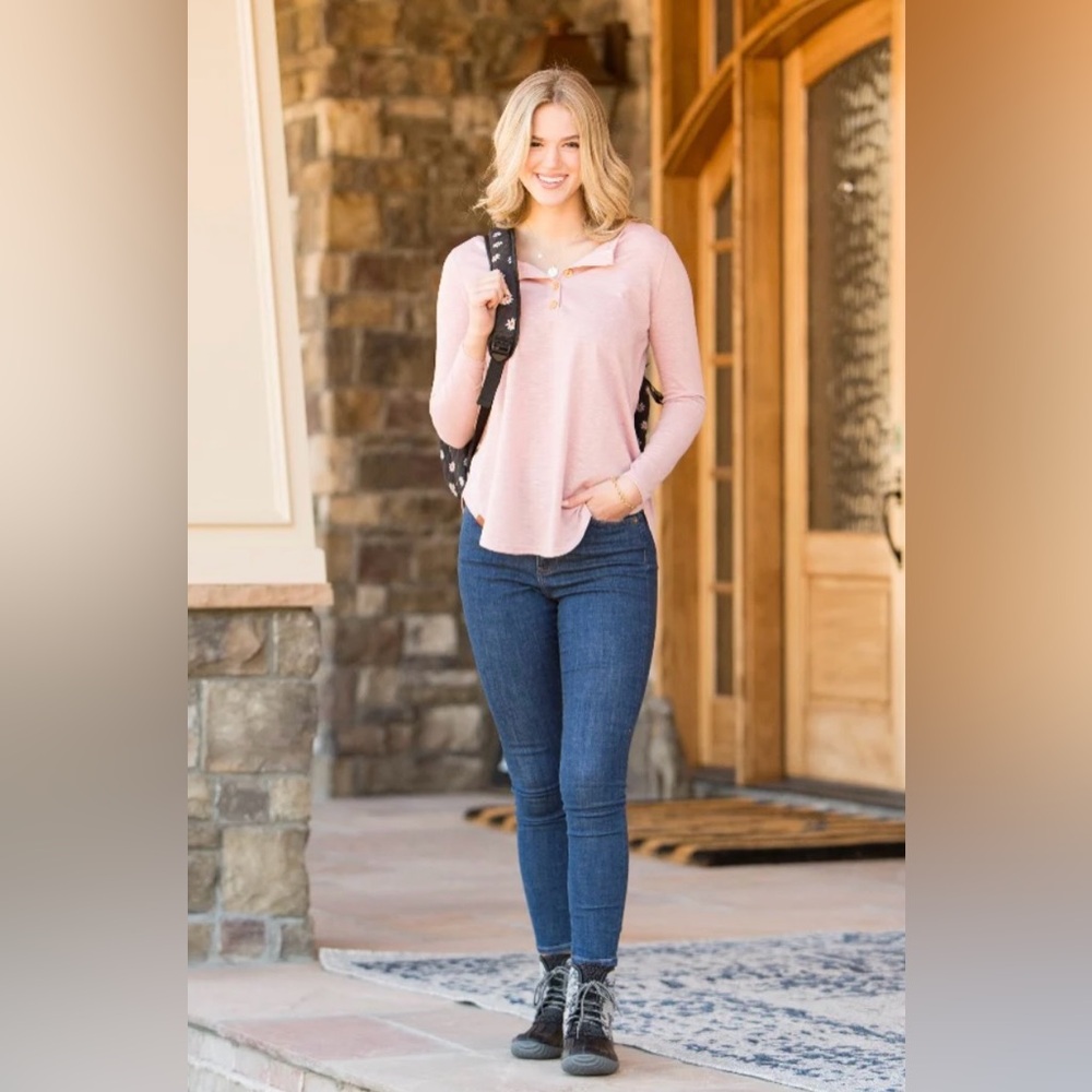 •NWT•Simply Southern Long Sleeve Henley T-Shirt